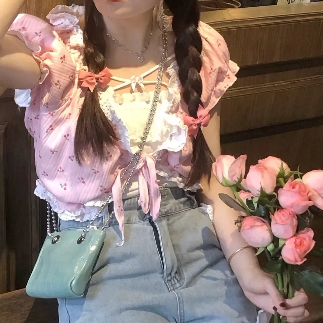 她在这里